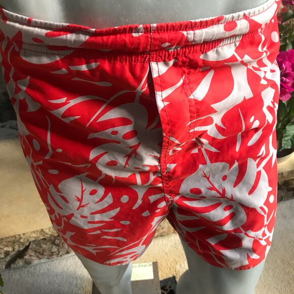 Quiksilver Red Leaf Print Cargo Swim Trunks Men's Size Large - Picture 7 of 9